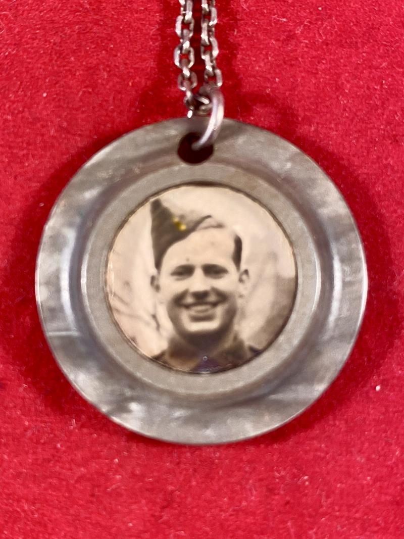 BOAS Militaria WW2 Bakelite Pendant With Photo Of A British Soldier boas-militaria-ww2-bakelite-pendant-with-photo-of-a-british-soldier