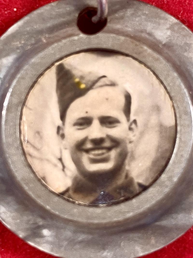 BOAS Militaria WW2 Bakelite Pendant With Photo Of A British Soldier boas-militaria-ww2-bakelite-pendant-with-photo-of-a-british-soldier