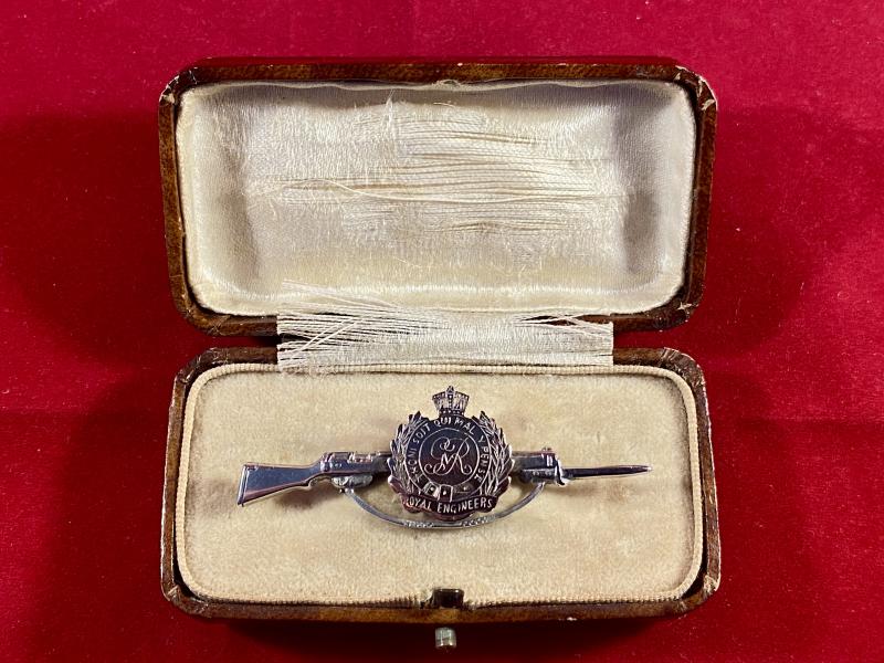 WW1 Royal Engineers 1915 Hallmarked Silver & Gold SMLE Rifle Sweetheart Brooch with Original Case