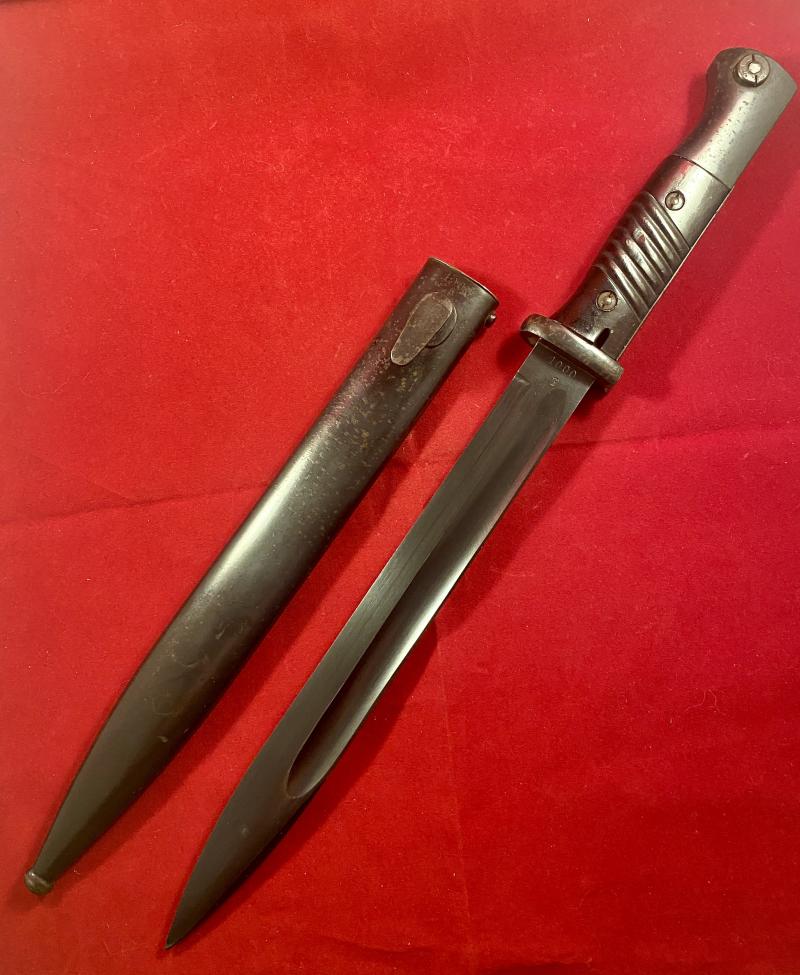 Fine WW2 German K-98 or M1884-98 III Bayonet by Carl Eickhorn with Bakelite Grip and Matching S/No. 1000 dated 1940