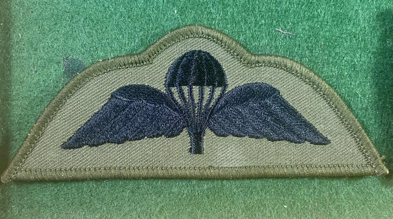 Rare 21st Parachute Regiment - 50th Anniversary of Arnhem Presentation Box to a Malcolm Van White, that contains a FS Knife and Para Patches