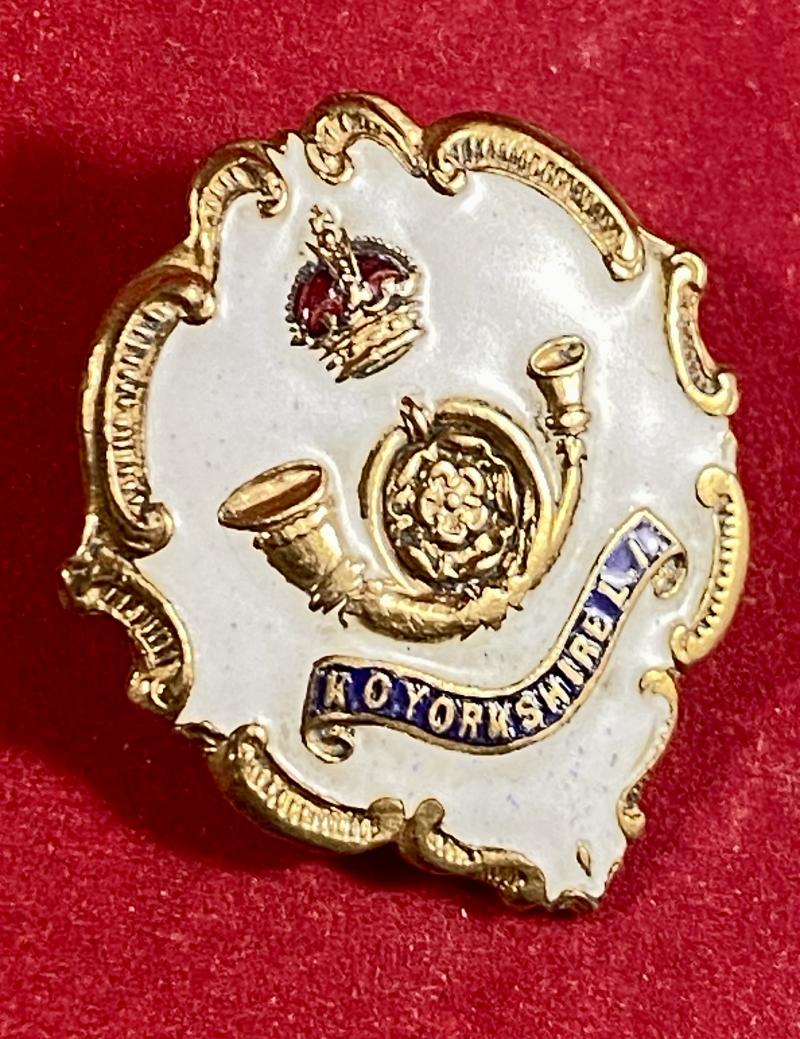 WW1 King's Own Yorkshire light Infantry K.O.Y.L.I. Brass and Enamel Regimental Crest Sweetheart Brooch