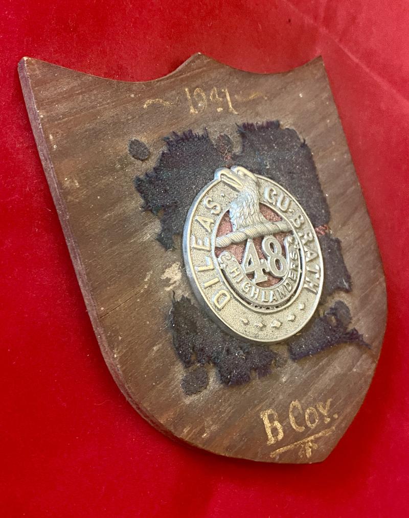 WW2 48th Canadian Highlanders Cap Badge with Tartan Backing Mounted on a Wooden Plaque – “B” Company 1941 with Extra Tartan Patch