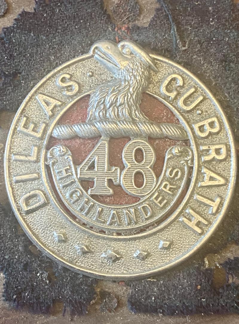 WW2 48th Canadian Highlanders Cap Badge with Tartan Backing Mounted on a Wooden Plaque – “B” Company 1941 with Extra Tartan Patch