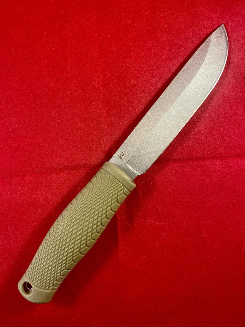 Mint BENCHMADE 202 Leuku Bush Knife with CPM 3V Steel Blade - Santoprene Green Handle and Black Leather Sheath