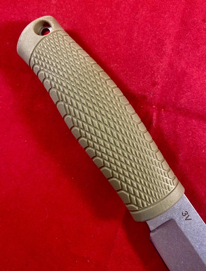 Mint BENCHMADE 202 Leuku Bush Knife with CPM 3V Steel Blade - Santoprene Green Handle and Black Leather Sheath