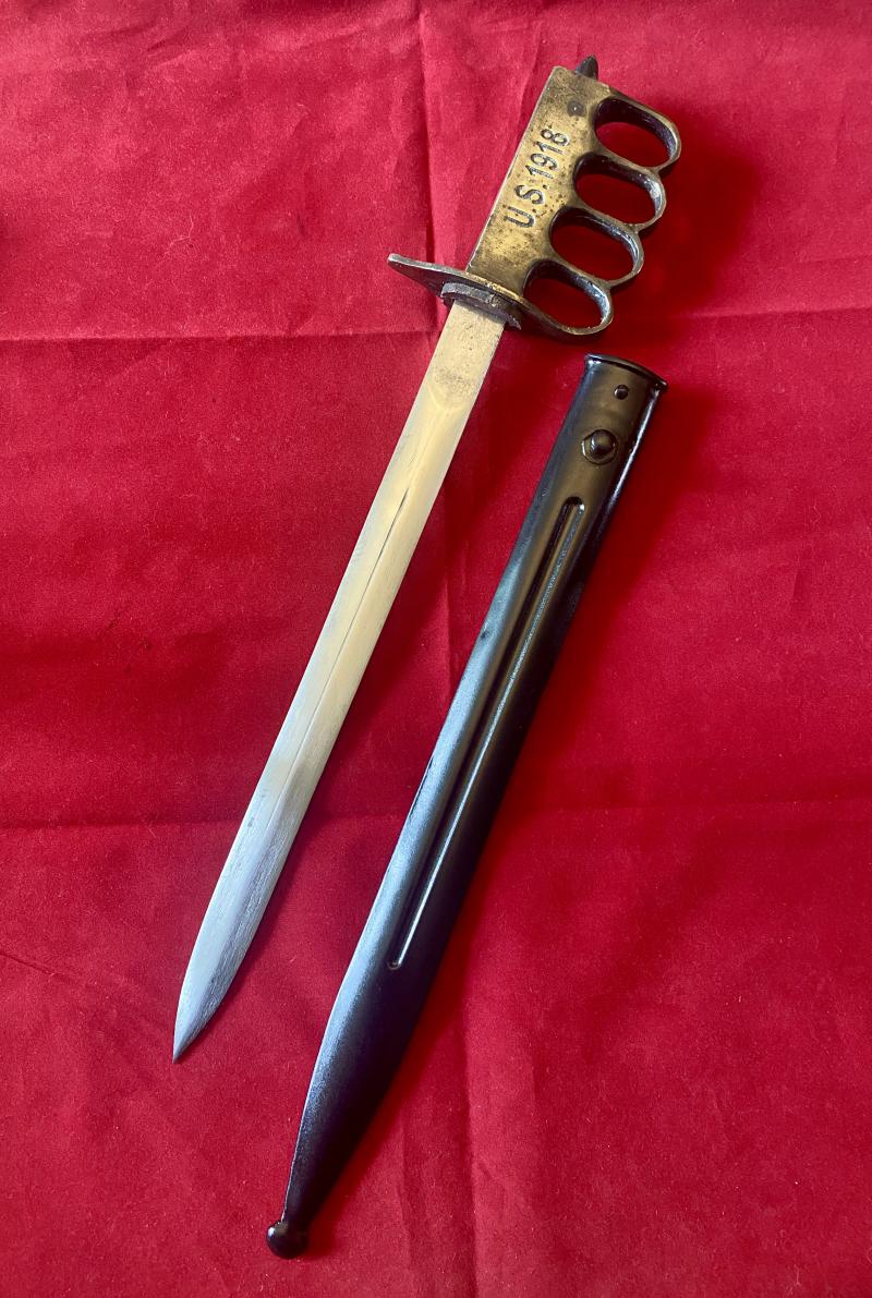 Fantasy U.S. WW1 Knuckle Guard 1918 Trench Knife with 12.4” Blade and Black Painted Steel Scabbard