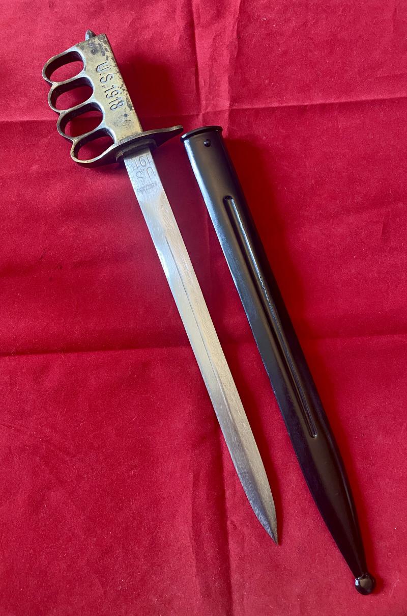 Fantasy U.S. WW1 Knuckle Guard 1918 Trench Knife with 12.4” Blade and Black Painted Steel Scabbard