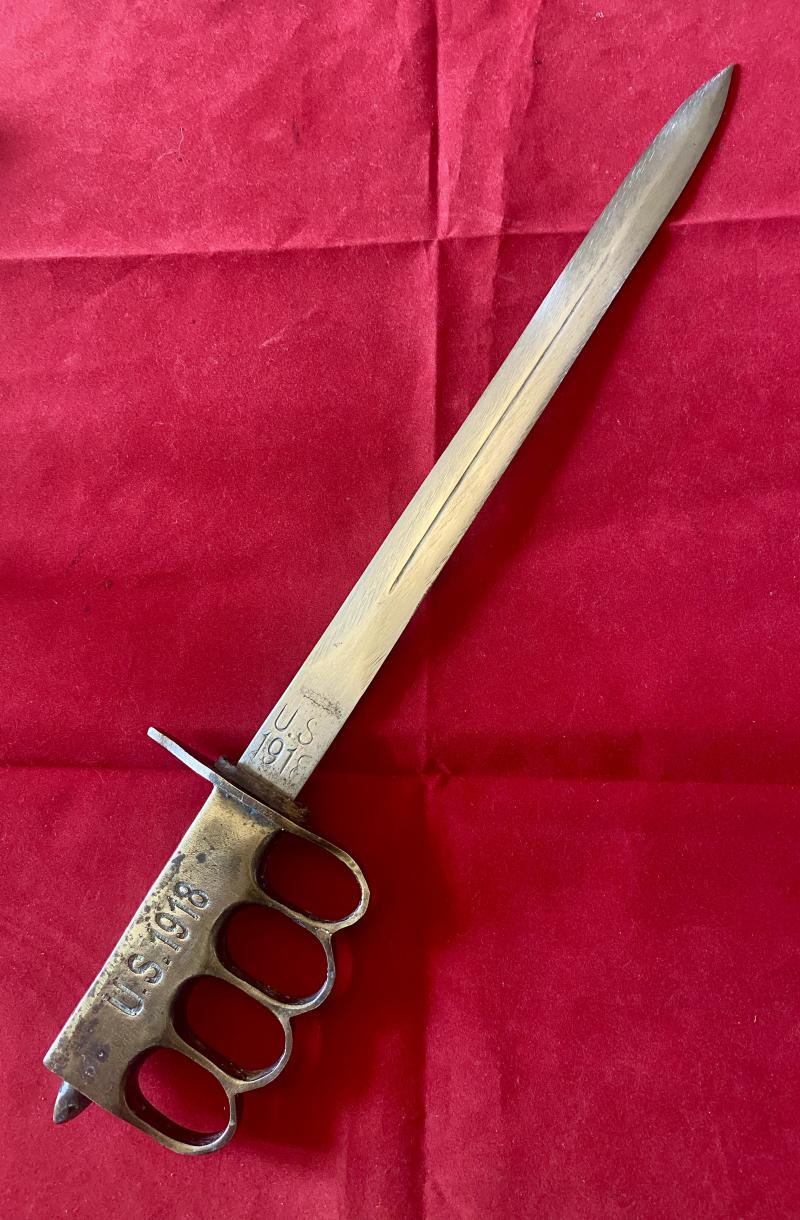 Fantasy U.S. WW1 Knuckle Guard 1918 Trench Knife with 12.4” Blade and Black Painted Steel Scabbard