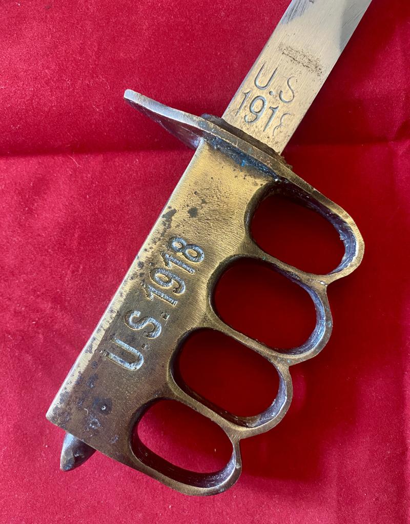 Fantasy U.S. WW1 Knuckle Guard 1918 Trench Knife with 12.4” Blade and Black Painted Steel Scabbard