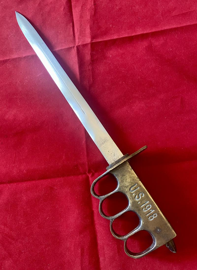 Fantasy U.S. WW1 Knuckle Guard 1918 Trench Knife with 12.4” Blade and Black Painted Steel Scabbard