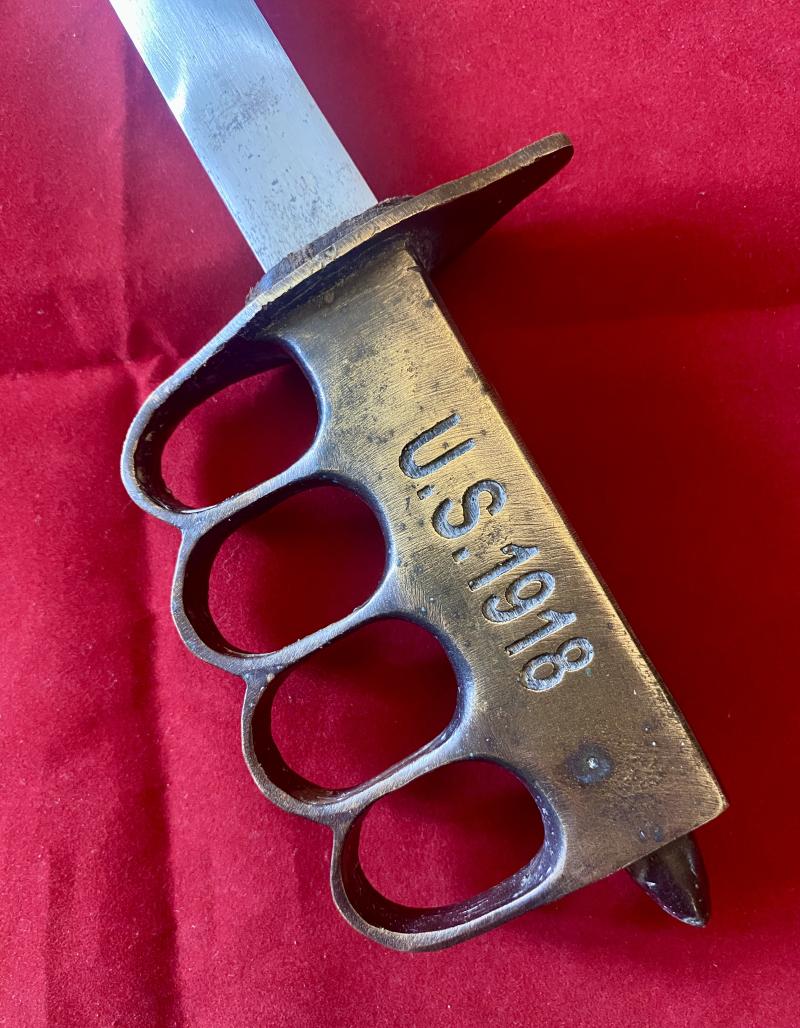 Fantasy U.S. WW1 Knuckle Guard 1918 Trench Knife with 12.4” Blade and Black Painted Steel Scabbard
