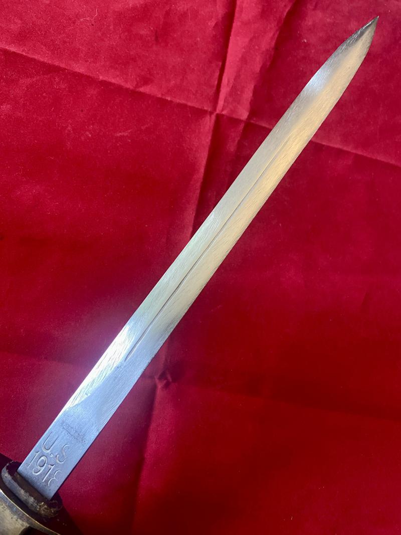Fantasy U.S. WW1 Knuckle Guard 1918 Trench Knife with 12.4” Blade and Black Painted Steel Scabbard
