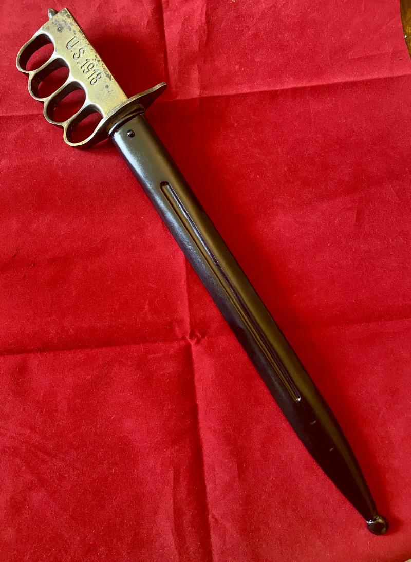 Fantasy U.S. WW1 Knuckle Guard 1918 Trench Knife with 12.4” Blade and Black Painted Steel Scabbard