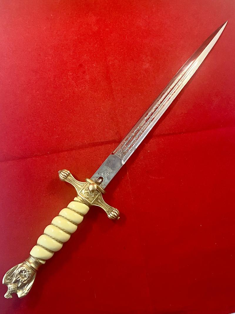 Fine WW2 German Navy Officers Kriegsmarine Dagger by Carl Eickhorn with Etched Blade c1941