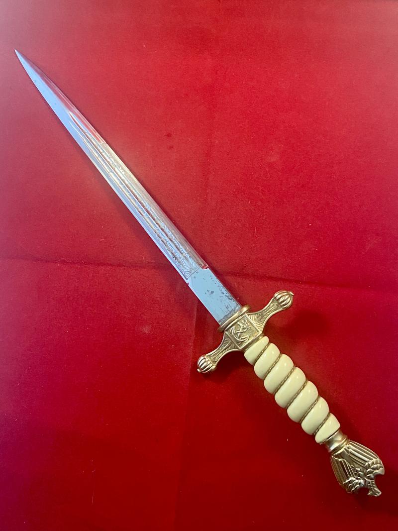 Fine WW2 German Navy Officers Kriegsmarine Dagger by Carl Eickhorn with Etched Blade c1941