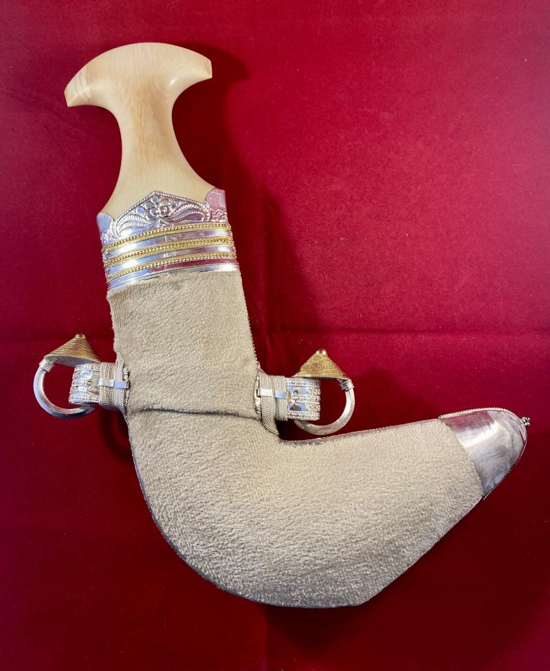 Stunning Oman Arabic Khanjar Dagger with Fine Silver and Gold-Plated Filigree Work and a Piqué Handle