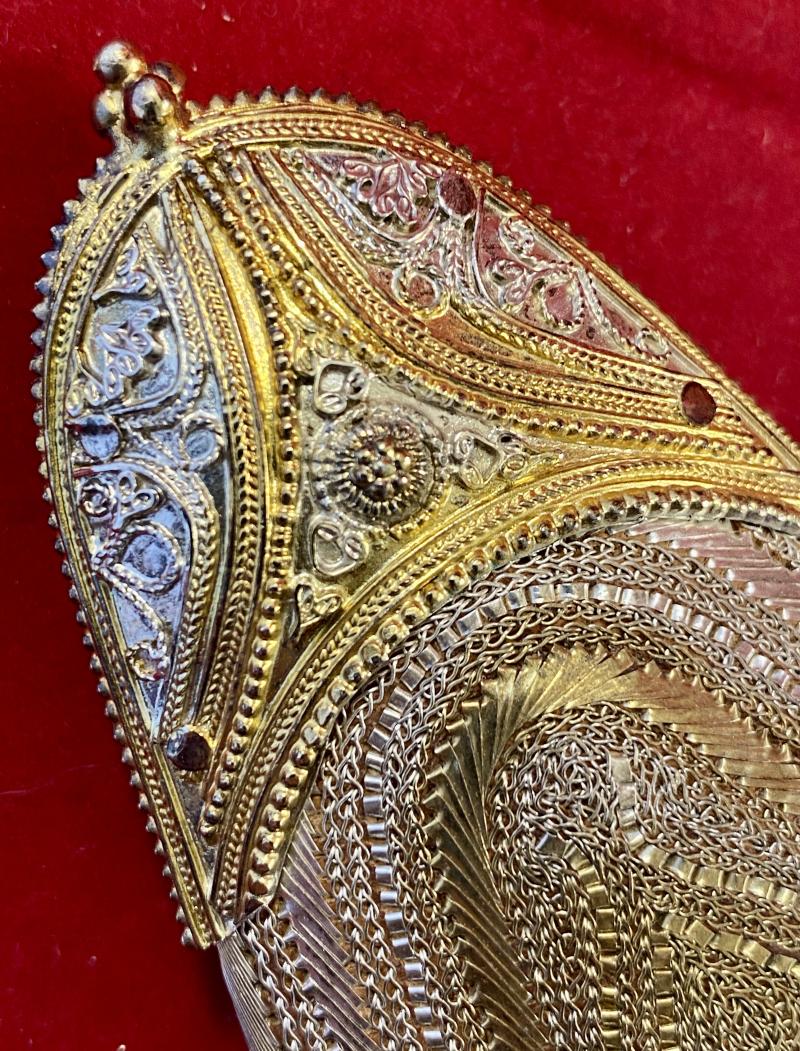 Stunning Oman Arabic Khanjar Dagger with Fine Silver and Gold-Plated Filigree Work and a Piqué Handle