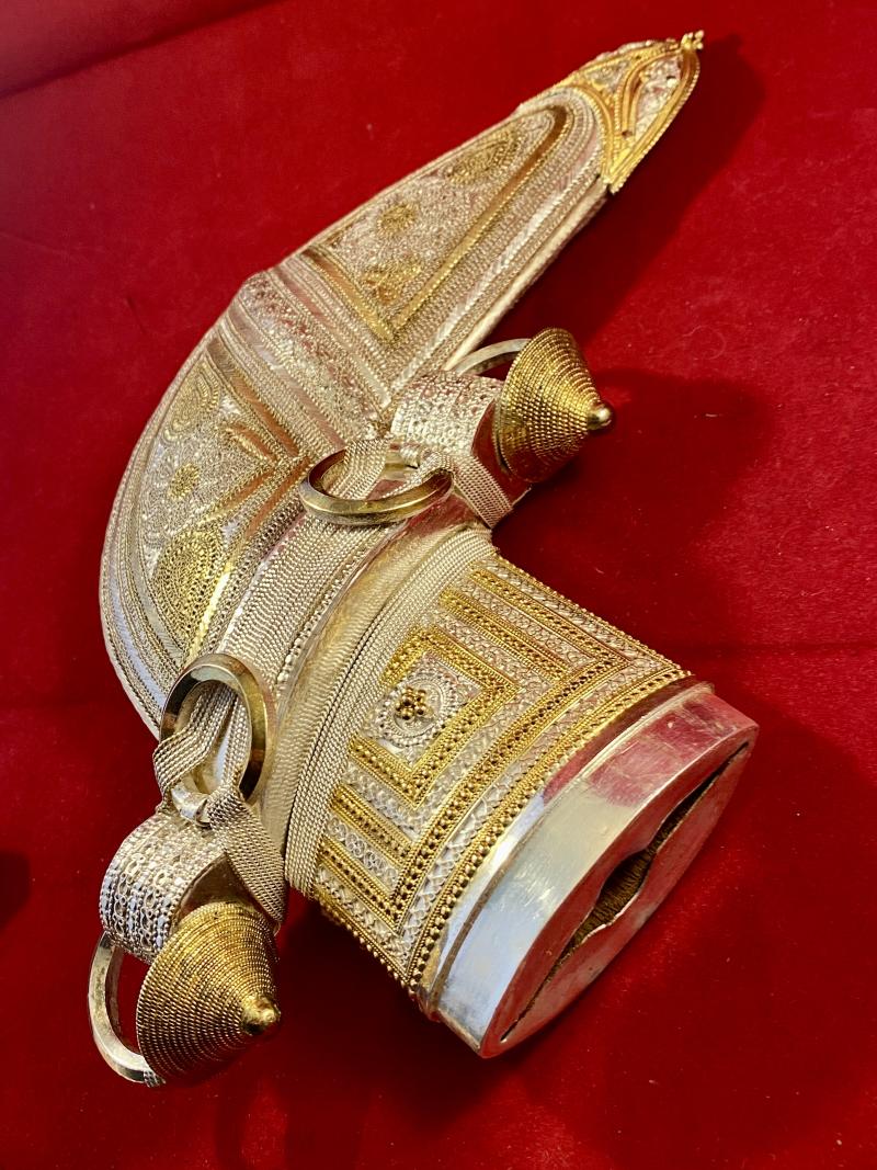 Stunning Oman Arabic Khanjar Dagger with Fine Silver and Gold-Plated Filigree Work and a Piqué Handle