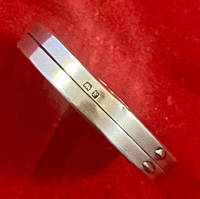 Vintage HMS VALIANT Hallmarked Silver Small Powder Compact by E. Edmonds 1930