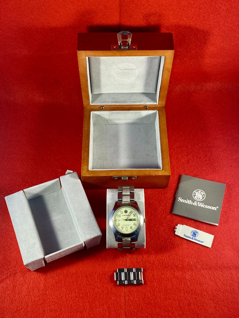 Vintage Cased Smith & Wesson Stainless Steel Quartz Wristwatch with Cream Dial and Original Case